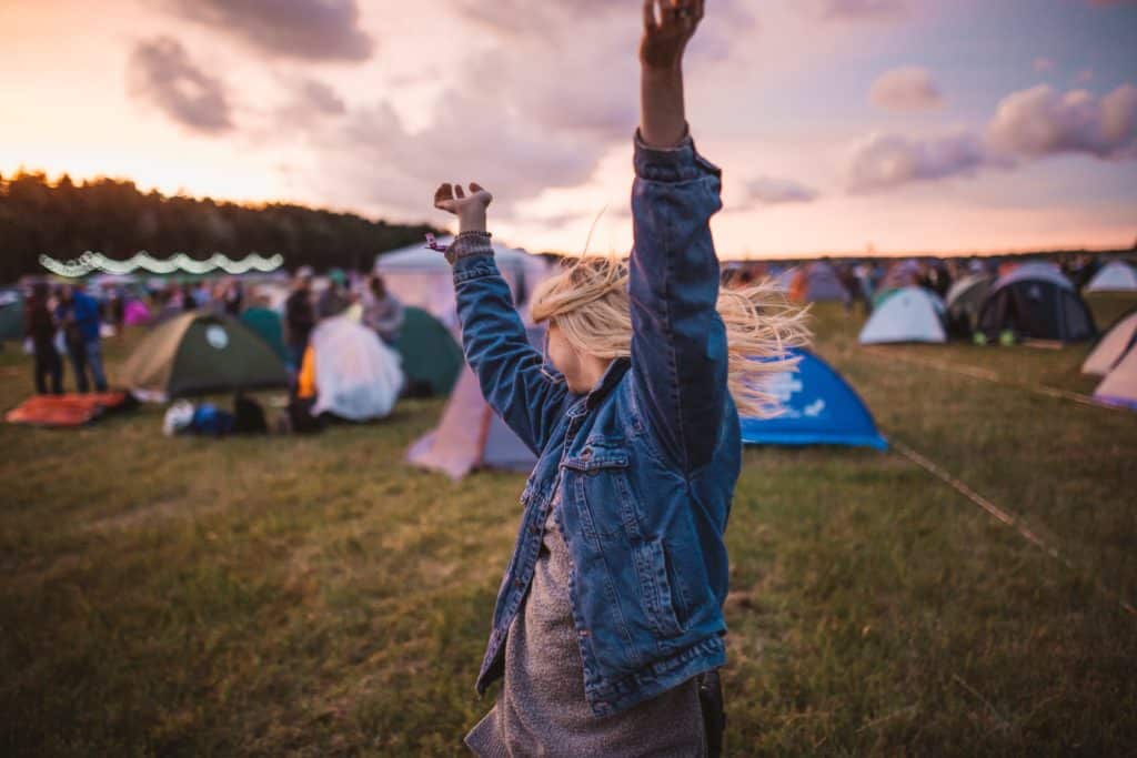 Frau auf Festival